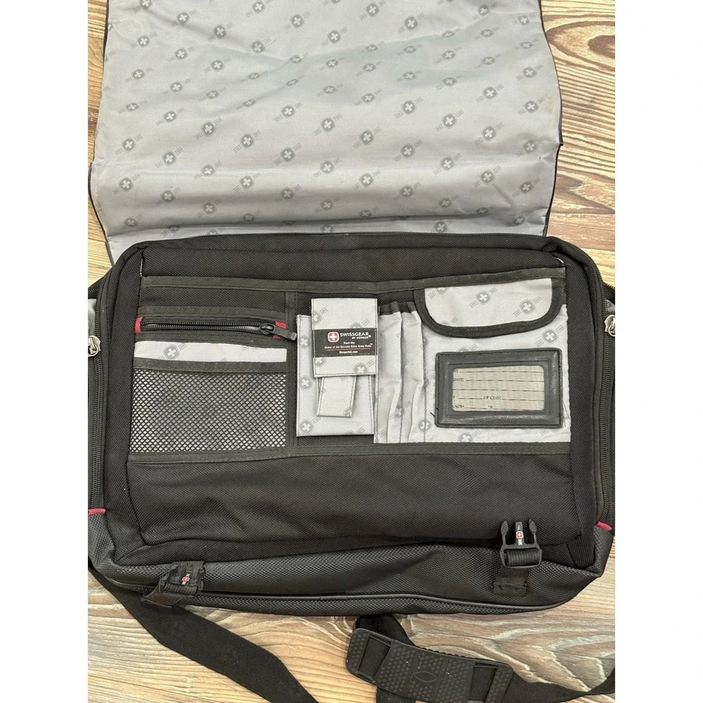 Swiss Gear Large Laptop Bag & Messenger 17x15x5 in With 14 Pockets.